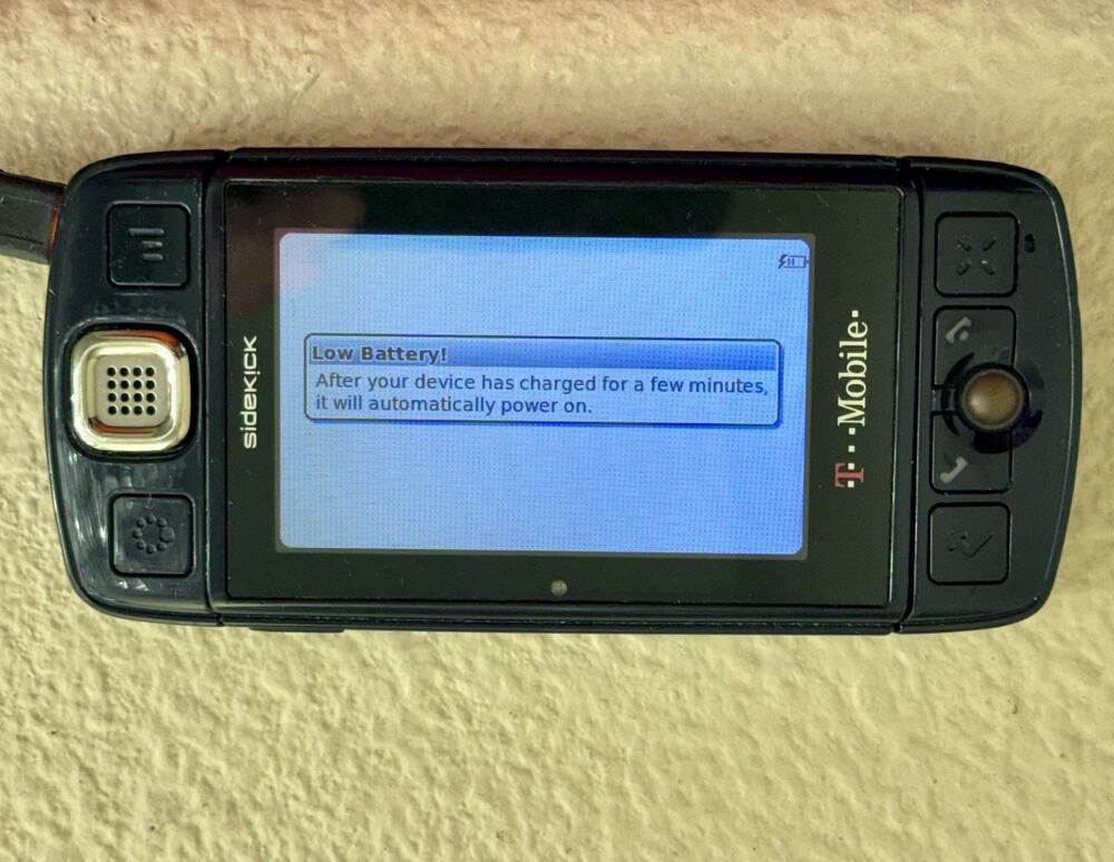 VTG T-Mobile Sharp Sidekick 2008 PV210 Black Retro Swivel Phone FOR PARTS/REPAIR
